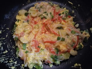 混ぜながら真ん中に寄せる写真