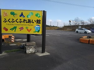 広い駐車場の写真