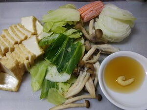 材料を食べやすい大きさに切った写真