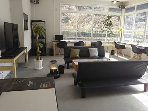 左のレンタルシェアスペースの写真