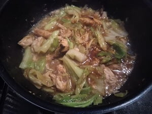 材料を全部入れて炒めた写真