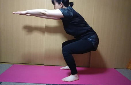 スクワット運動の写真