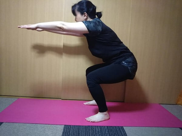 スクワット運動の写真