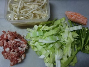 切干し大根は戻し、材料を切った写真