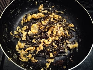 溶き卵も入れて味付けした写真