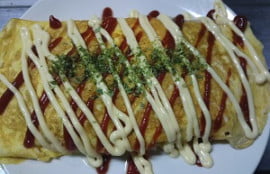 逆さに皿に盛り仕上げをした写真