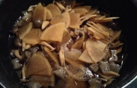 材料を全て入れて煮た写真