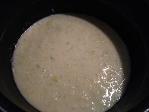 鍋に豆乳もいれた写真