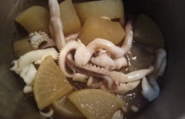 Add seasoning and add squid when radish stains 600px