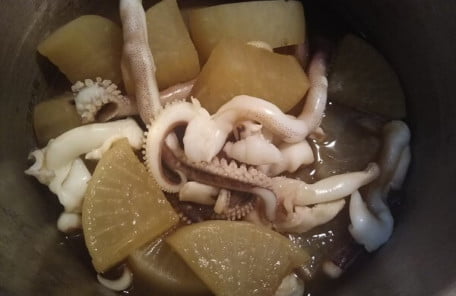 Add seasoning and add squid when radish stains 600px