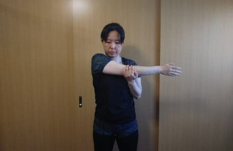 肩こりストレッチ6の写真