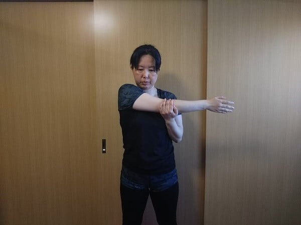 肩こりストレッチ6の写真