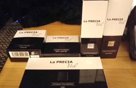 処分するコスメの写真