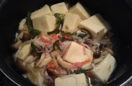 鍋に材料を入れてとろみをつけた写真