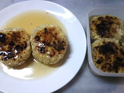 焼いた後のフライパンでソースを作ってかけた写真