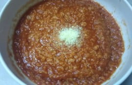 レンジで温めた後粉チーズを乗せた写真