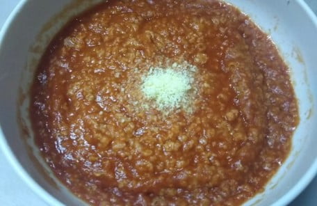 レンジで温めた後粉チーズを乗せた写真