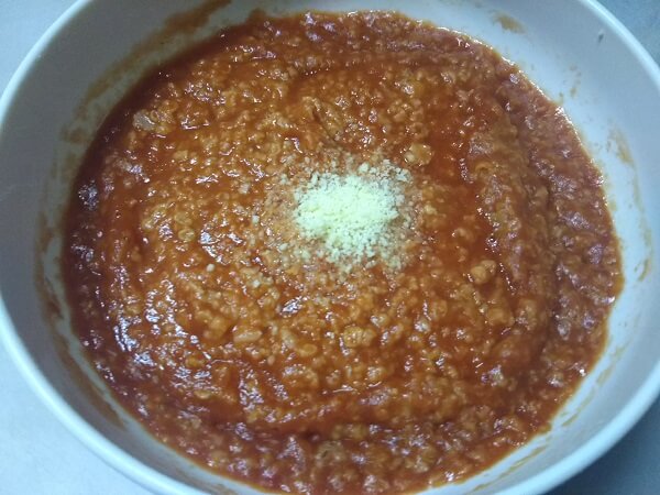 レンジで温めた後粉チーズを乗せた写真