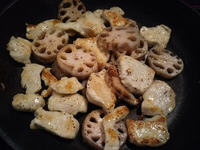 フライパンで焼いて味をつけた画像