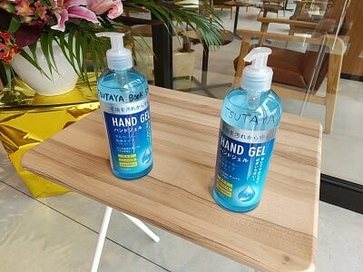 TSUTAYA BOOKSTORE 霧島の入口のアルコール消毒の写真