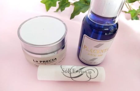 デュー、クリーム、リップの写真