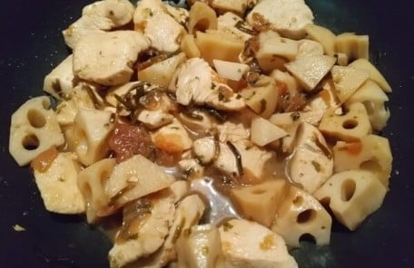 材料を入れて煮詰めた写真