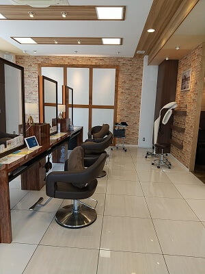 アース美容室の奥の店内の雰囲気の写真