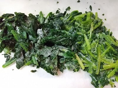 ほうれん草を切り冷凍は戻す