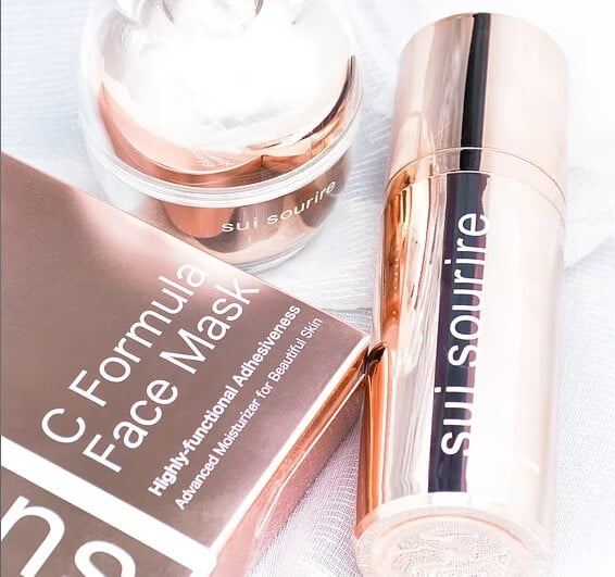 スイス‐リール-セラム、クリーム、マスクの写真