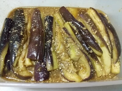 調味料を入れて混ぜる