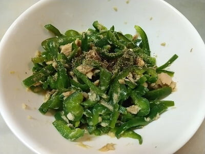 ラップしてレンチンして調味料を混ぜた写真