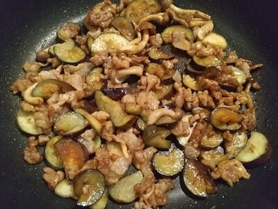 調味料を入れて焼いた写真