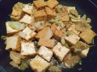 調味料を入れてからめた写真