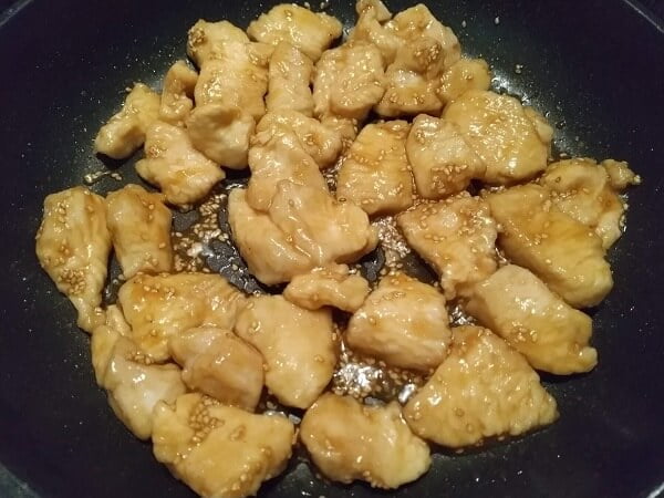 Cook the chicken breast well and entangle the seasonings