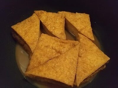 調味料を入れて煮詰める写真