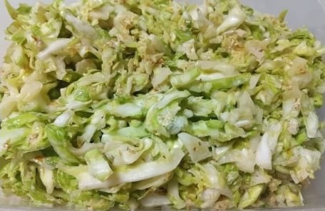 Squeeze the water, add all the ingredients and mix well.