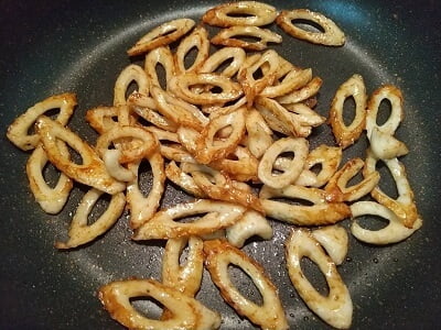 砂糖としょうゆを入れて煮詰めた写真