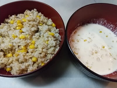 コーンご飯と上からかけるコーンソースを作った写真