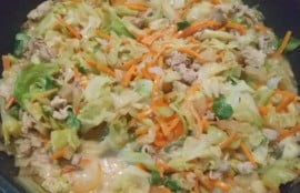 材料を全部入れて炒めた写真