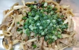 Sprinkle small green onions if you like