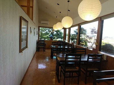 2021うなぎの尾形の1階のイス席の写真