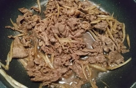 調味料を入れて煮詰めた写真