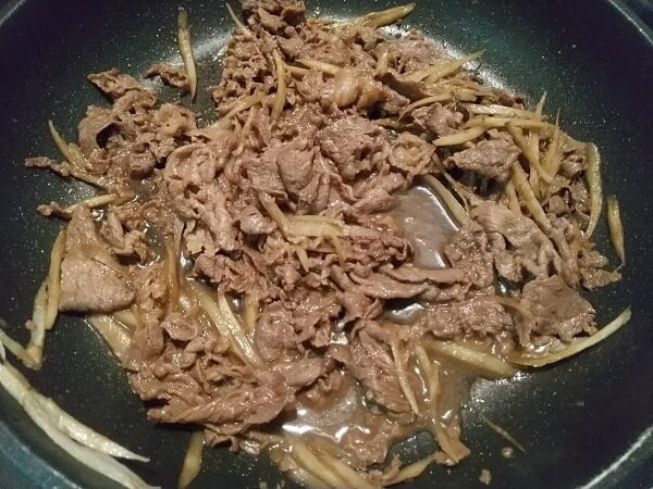 調味料を入れて煮詰めた写真