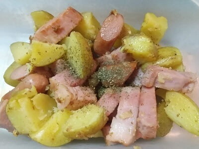 盛り付けてパセリを散らした写真