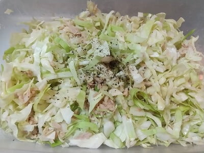 ふんわりラップしてレンジ600wで2分し、こしょうをかけた写真