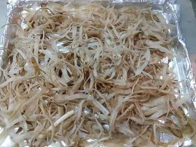 トースターの天板にごぼうを敷く