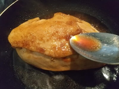 調味料を絡ませる