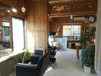 ドールの奥から入口側の雰囲気の写真