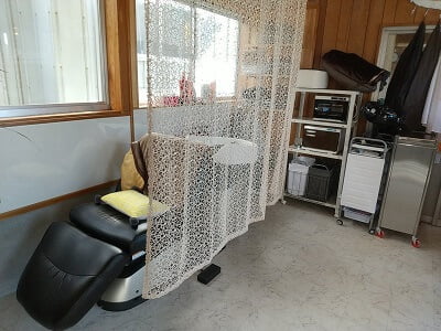 ドールの奥左側のシャンプー台の写真