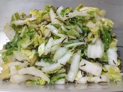 水気をしっかり絞り調味料をいれてよく混ぜる